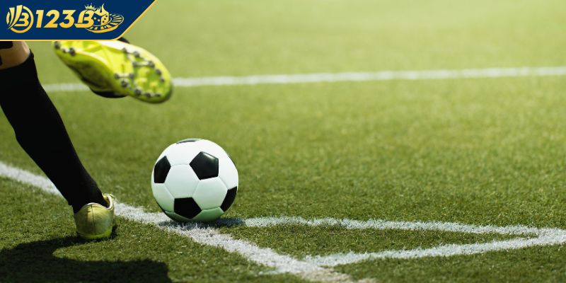 Chuyền ngắn trong đá phạt góc